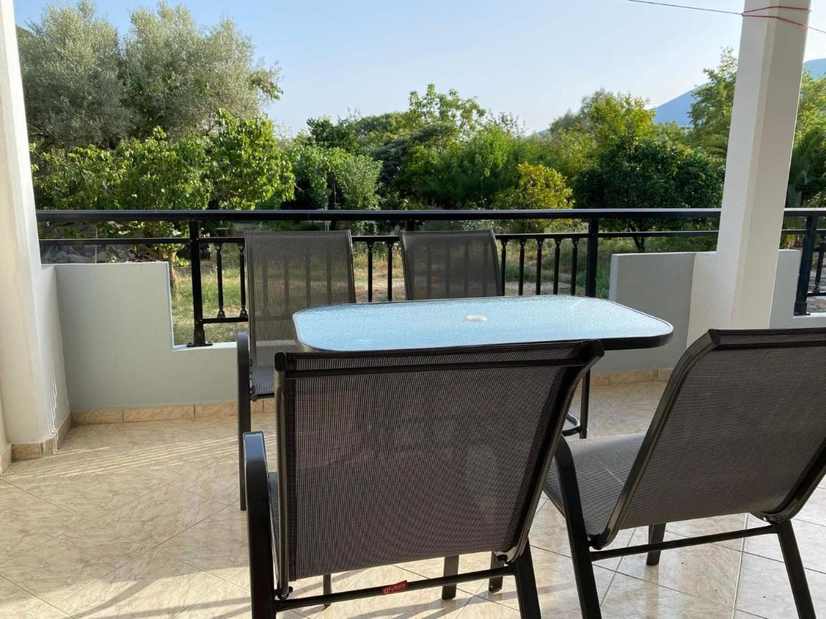 Chris Apartment Vassiliki Esterno foto